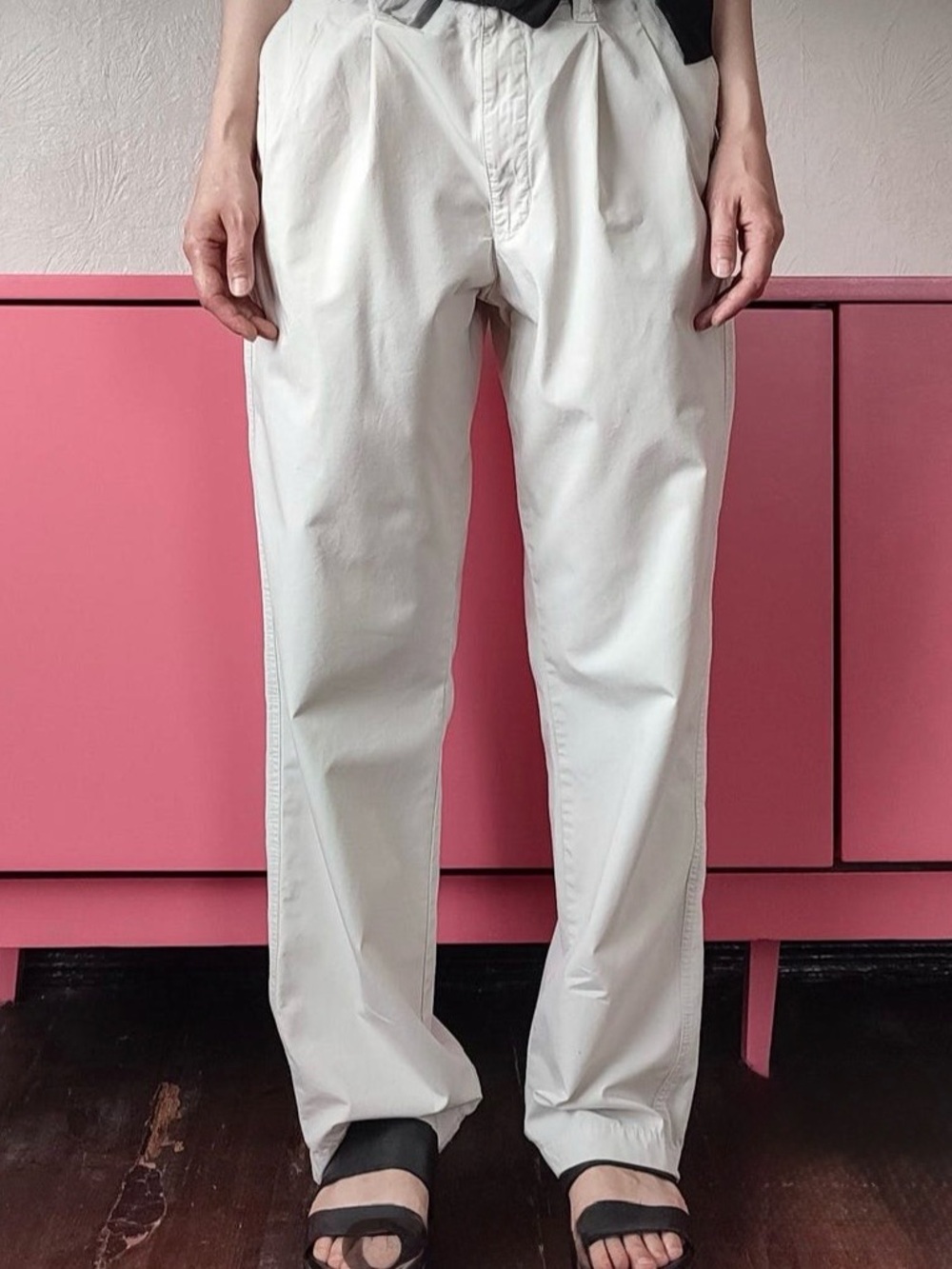 Vintage 1990s Dockers Pleated Light Cotton Chinos in Sand Waist tabs M/L